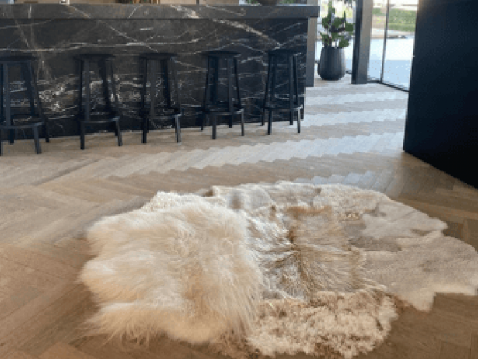 Vantyghem Fashionable Flooring patchwork beige schapenvachten tapijt